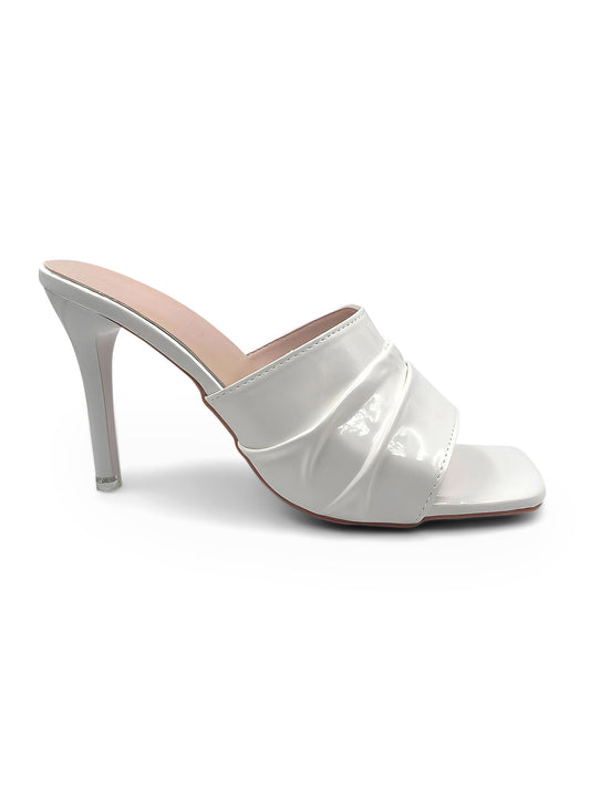 Ava - White patent leather sandal with folds