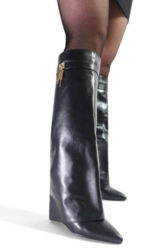 Kyla - Black boot with lapel