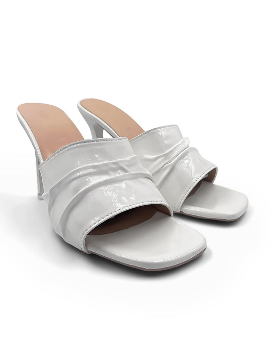 Ava - White patent leather sandal with folds